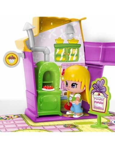 personaggio piny pon con casetta lilla e gialla e banco FAM700014333/26210 Famosa | Futurartshop.com