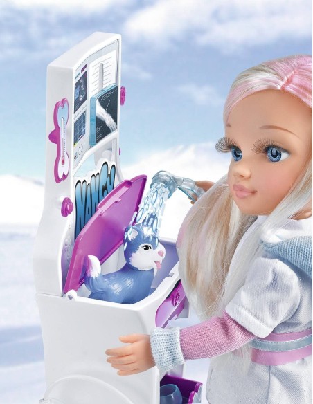Nancy Doll, one day saving snow GIO700013525 Famosa | Futurartshop.com